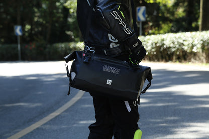 OSAH 15L MESSENGER BAG BLACK